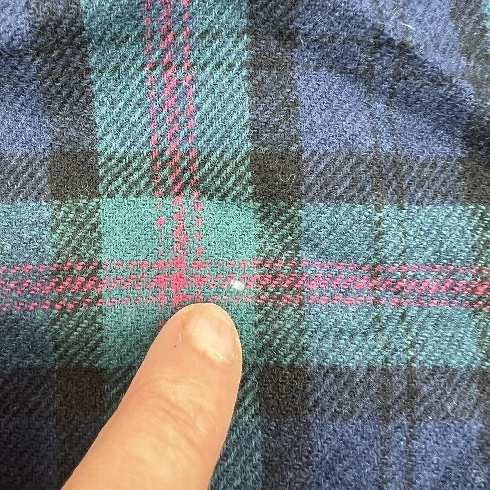 VTG Pendleton Plaid Virgin Wool Scarf Green Black Official Tartan Fringe FLAWS